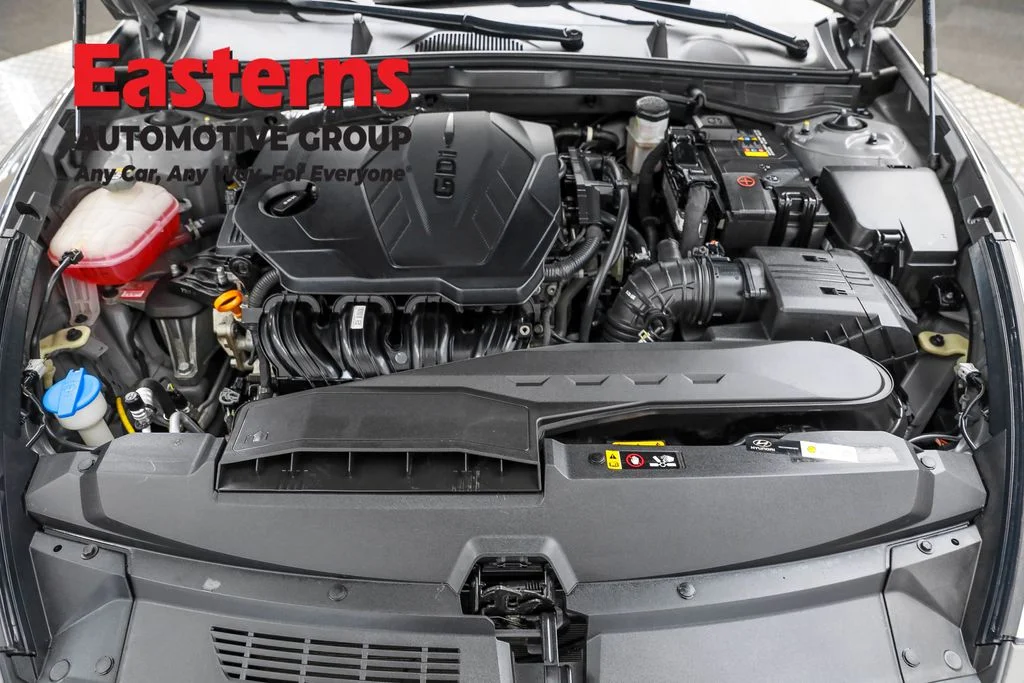 Used 2023 Gray Hyundai SEL image 7