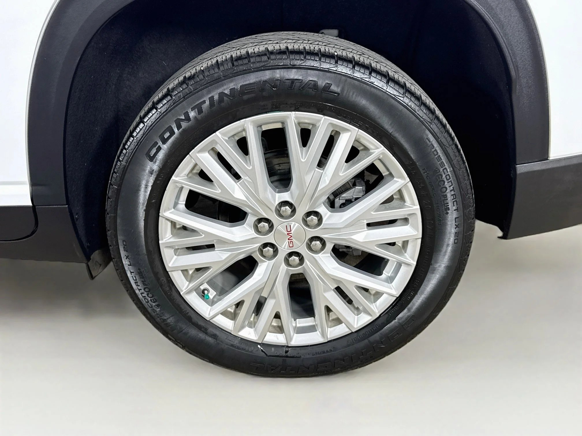 Used 2024 Summit White GMC Elevation image 34