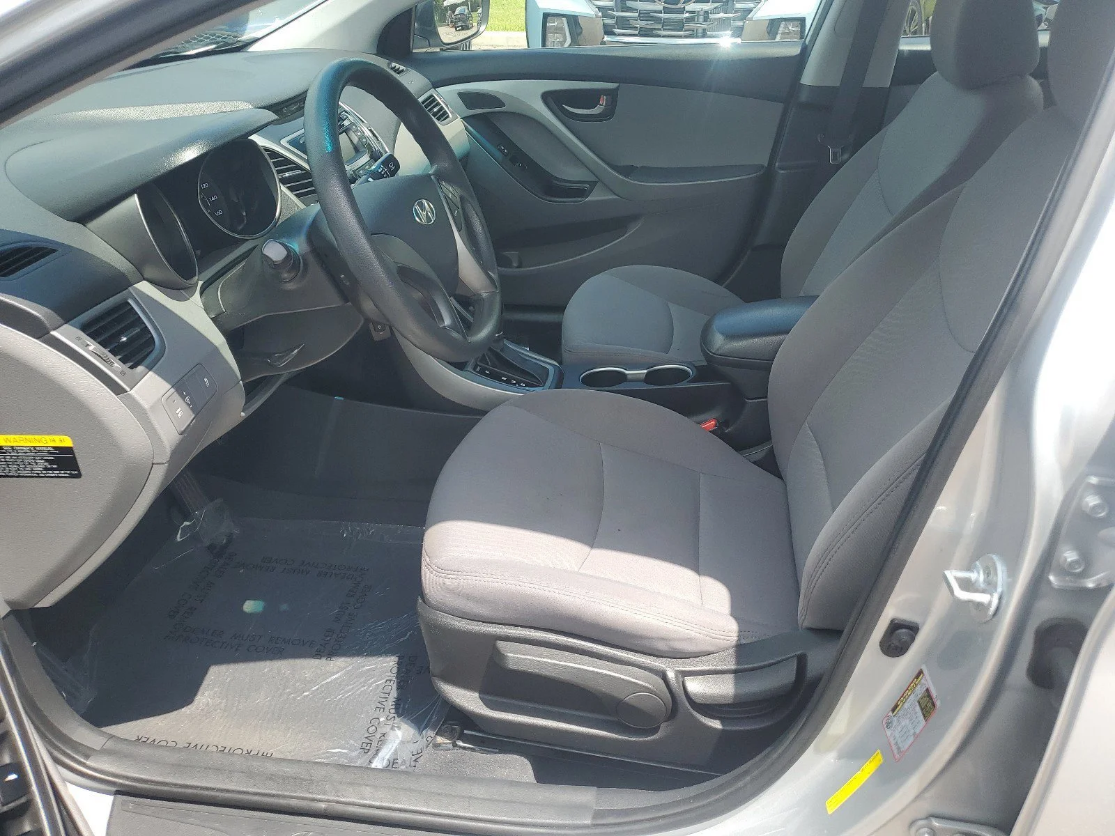 Used 2014 Radiant Silver Hyundai SE image 9