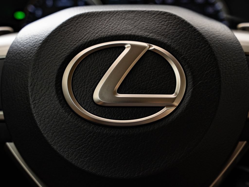 Used 2021 Eminent White Pearl Lexus 350 image 30