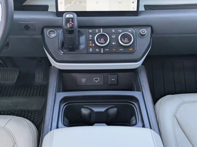 Used 2023 Fuji White Land Rover First Edition image 18