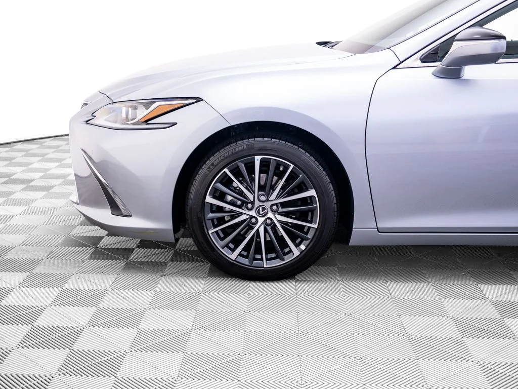Used 2023 Silver Lexus 300h image 34