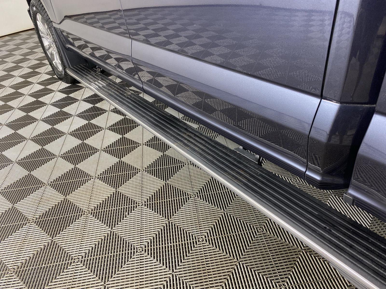 Used 2021 Smoked Quartz Metallic Tinted Clearcoat Ford Platinum image 30