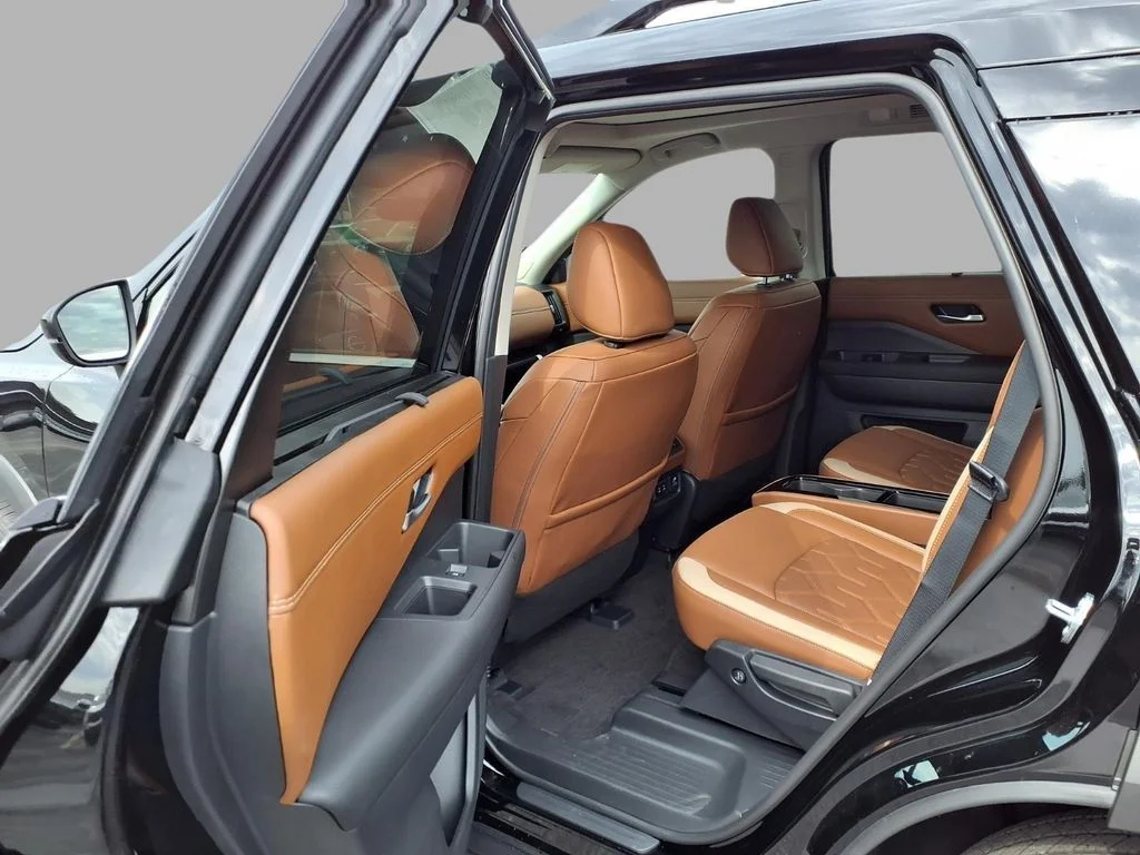 New 2026 Super Black Nissan Platinum image 24
