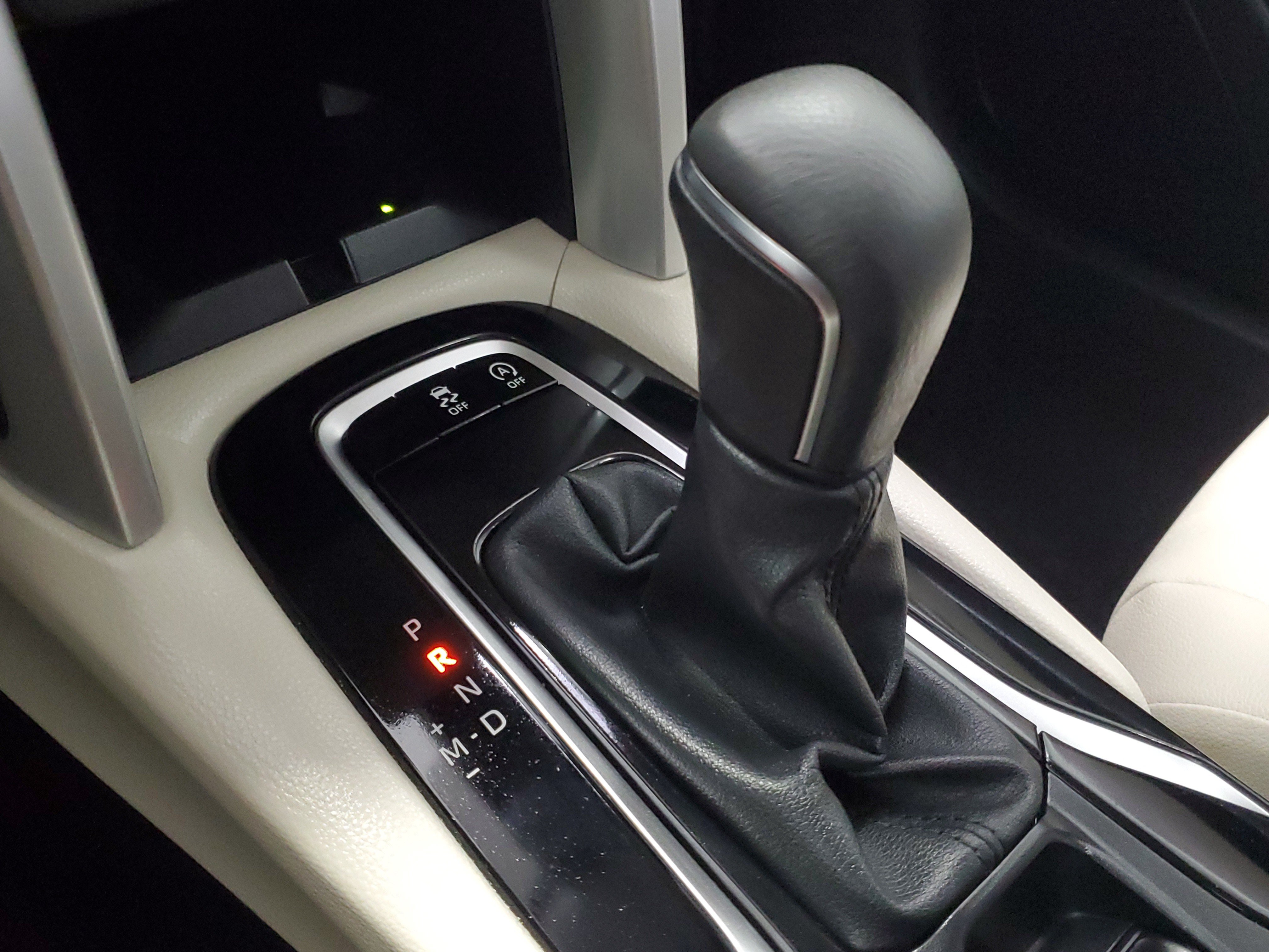 Used 2024 Green Toyota XLE image 31
