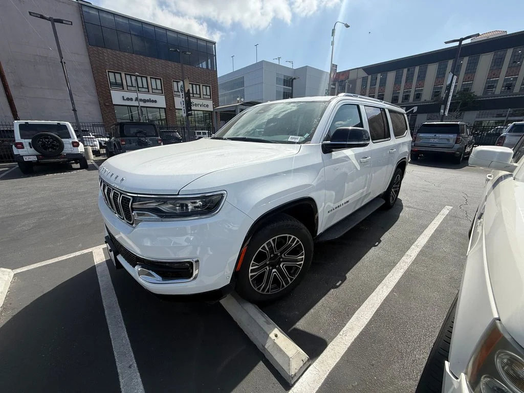 2024 Jeep Wagoneer L's photo
