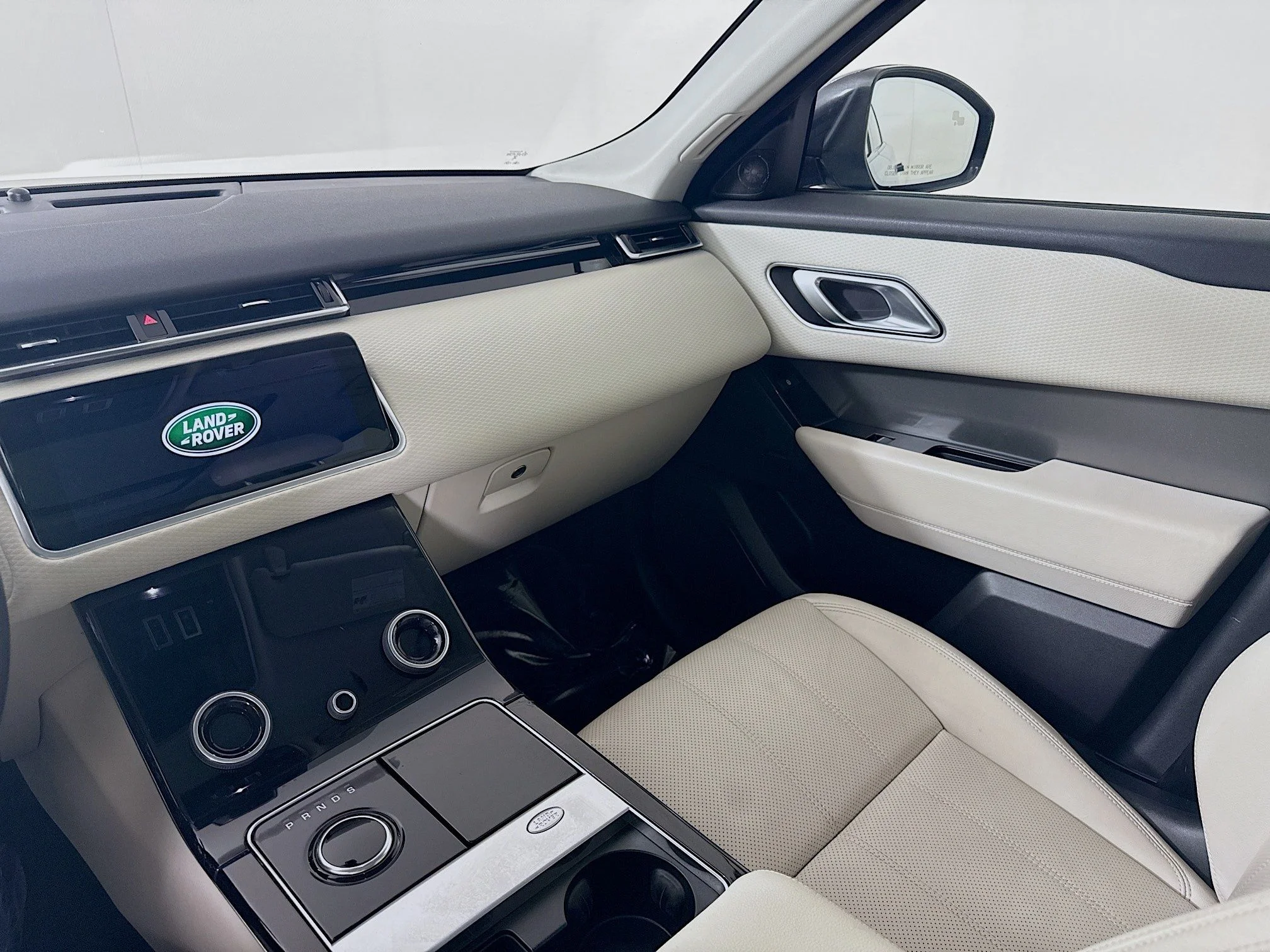 Used 2020 White Land Rover S image 24