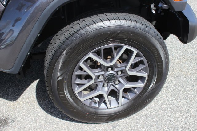 Used 2025 Gray Jeep Sahara image 35