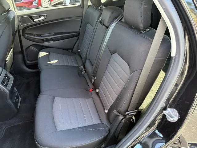Used 2022 Black Ford SE image 17