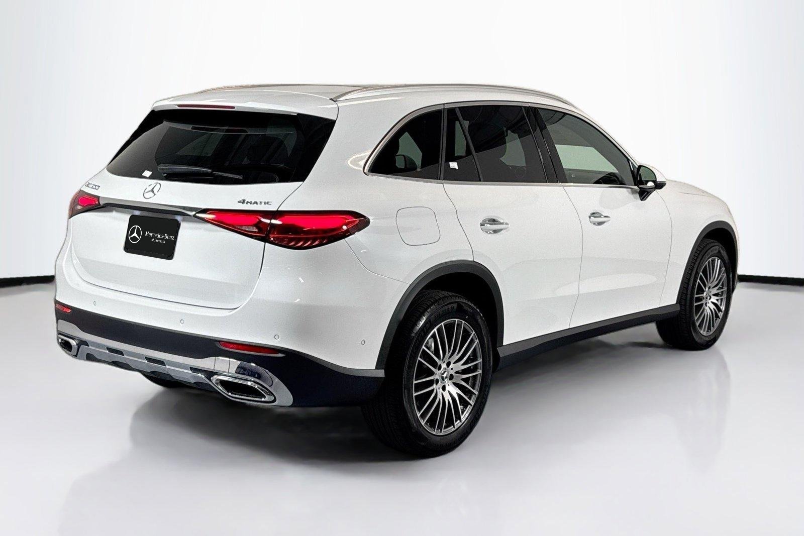 New 2026 Manufaktur Moonlight White Metallic Mercedes-Benz GLC 300 image 5