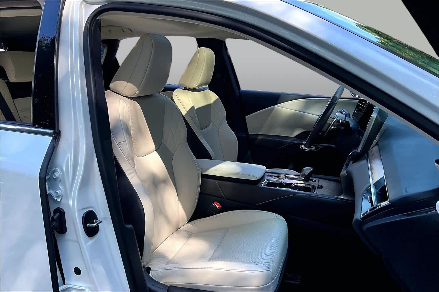 Used 2024 Eminent White Pearl Lexus Premium image 9