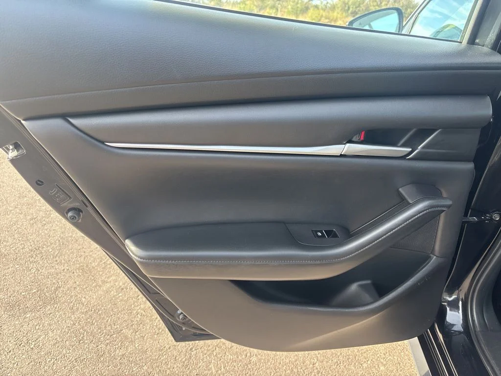Used 2021 Black Mazda Select image 12