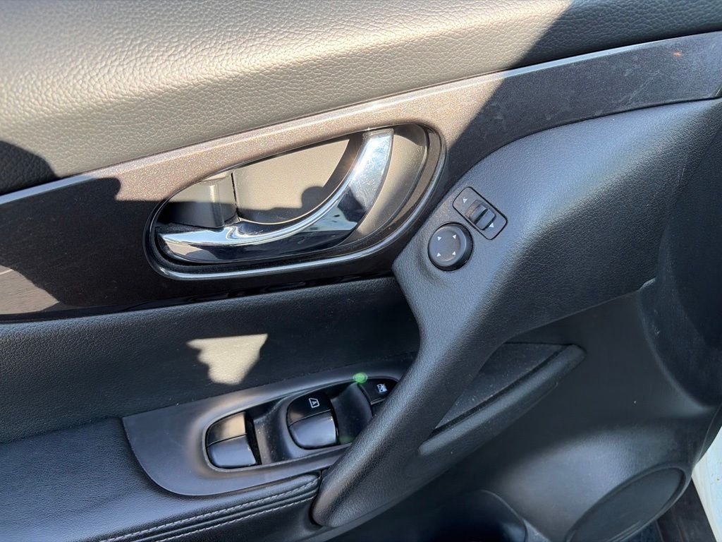 Used 2019 Pearl White Nissan SV image 14