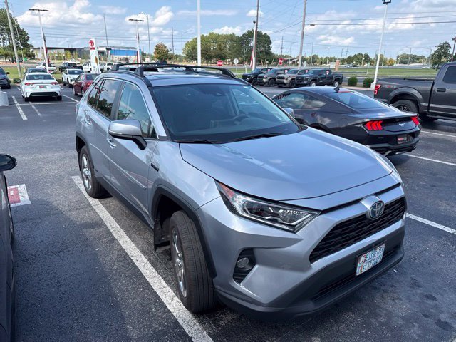 Used 2021 Silver Toyota XLE Premium image 5