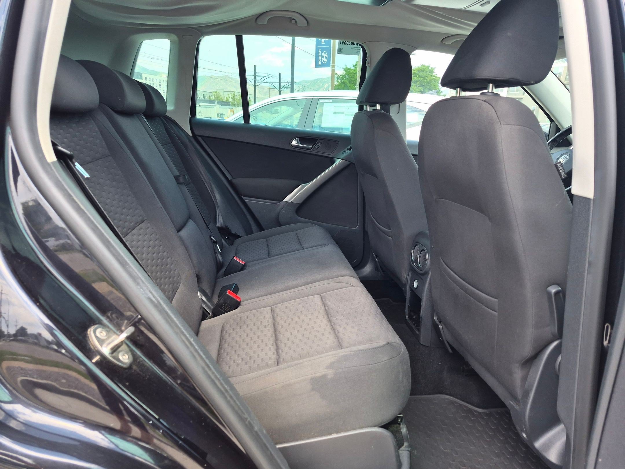 Used 2009 Black Volkswagen SE image 27