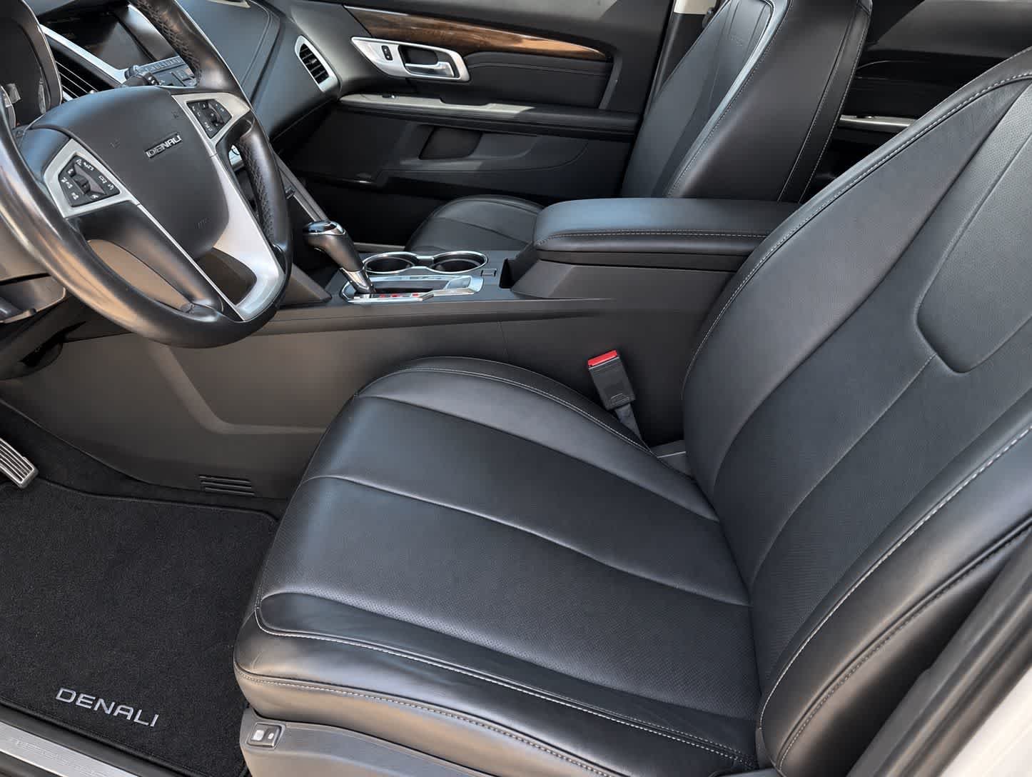 Used 2016 White Frost Tricoat GMC Denali image 21
