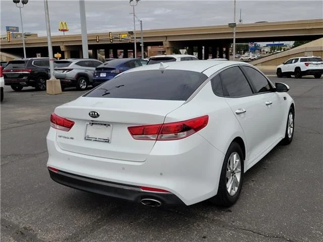 Used 2018 Snow White Pearl KIA LX image 3
