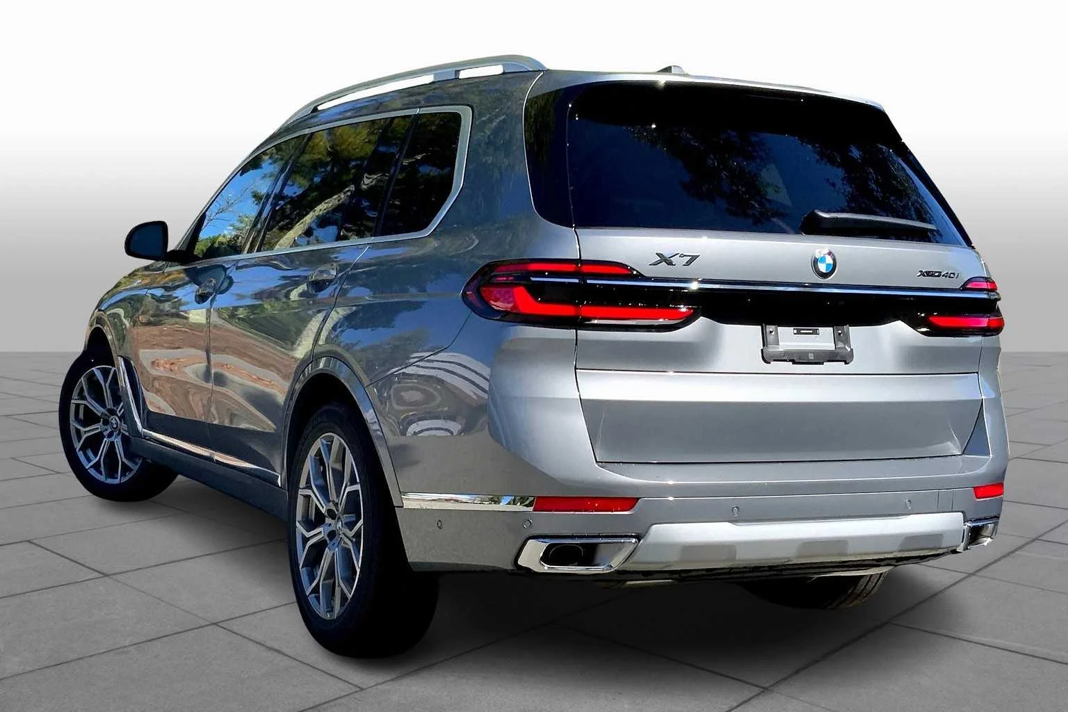 Used 2026 Skyscraper Grey Metallic BMW xDrive40i image 12