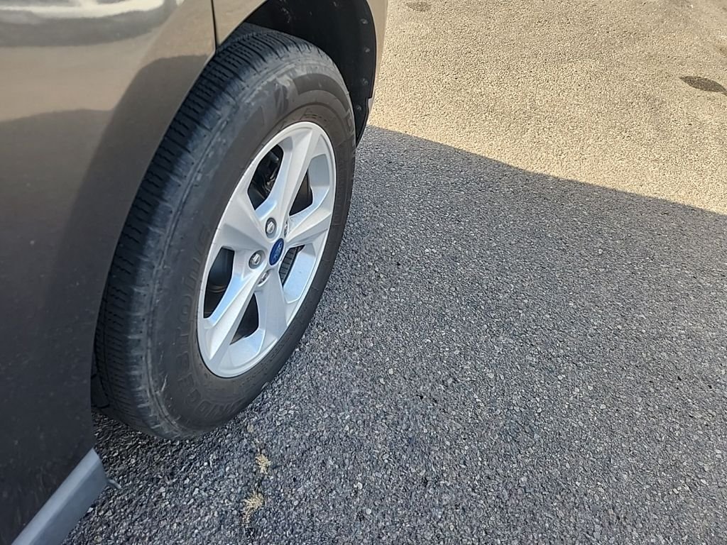 Used 2020 Gray Ford SE image 9