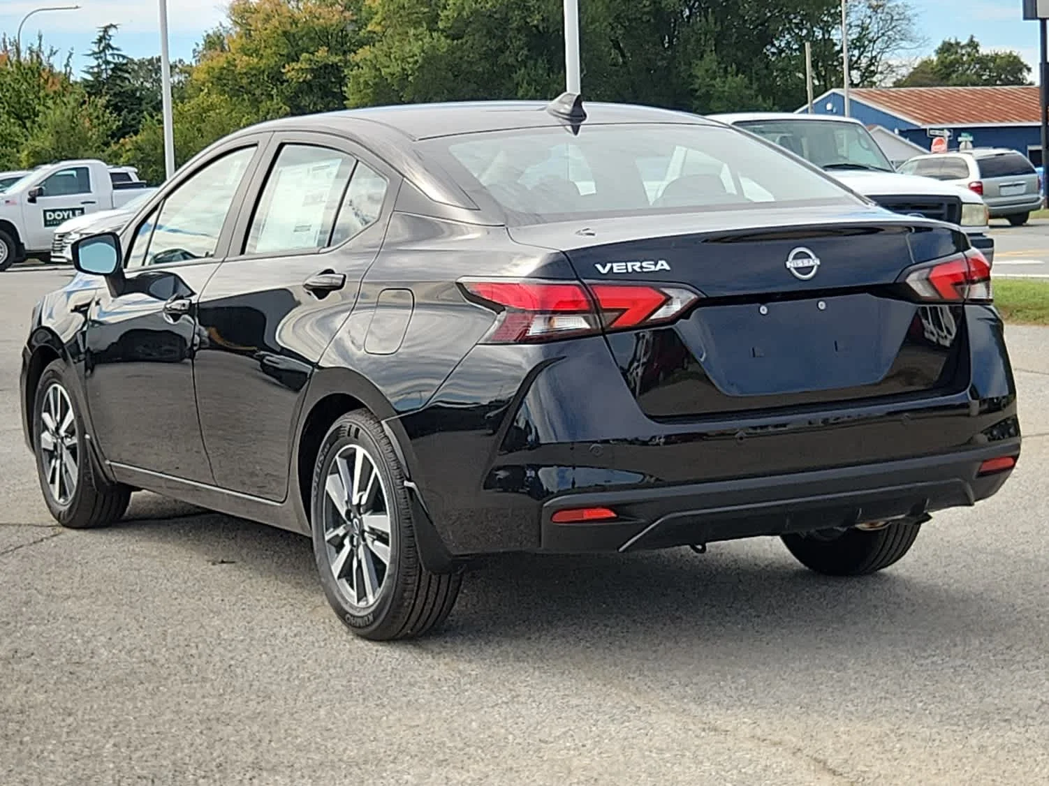 Used 2025 Super Black Nissan SV image 3