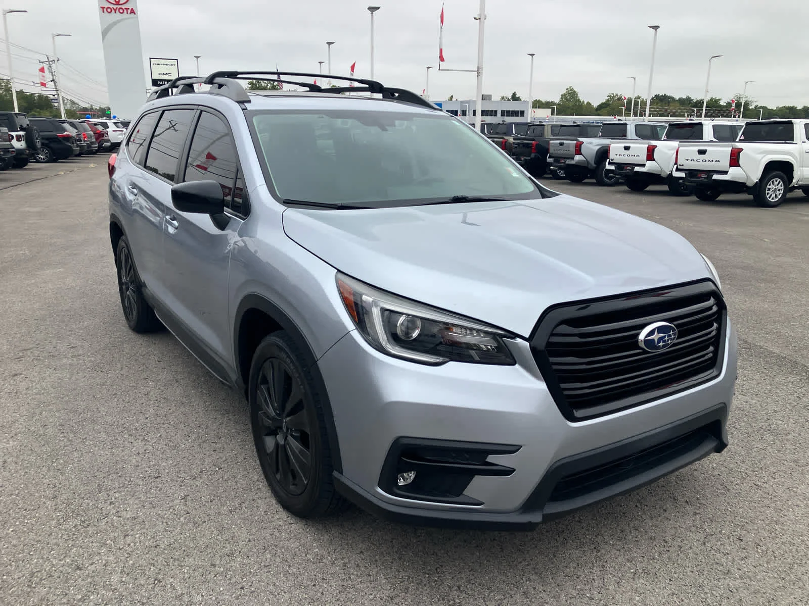 Used 2022 Ice Silver Metallic Subaru Onyx Edition image 2