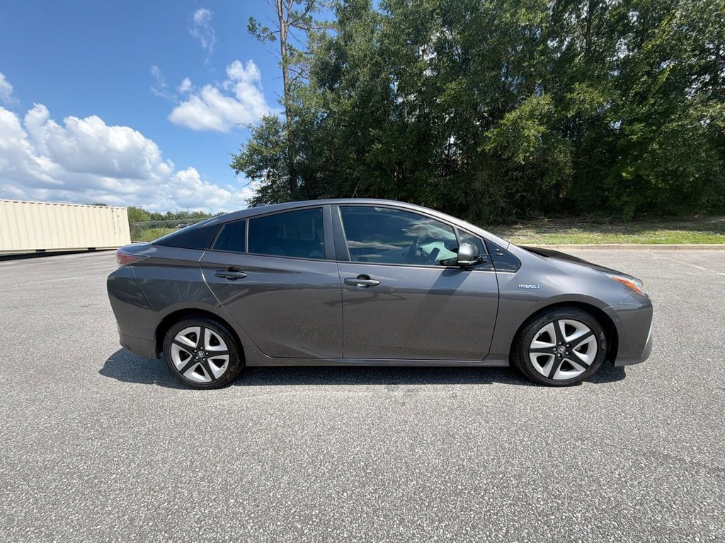Used 2017  Toyota Two image 3