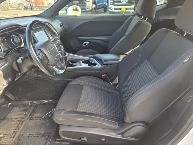 Used 2019 White Dodge SXT image 10
