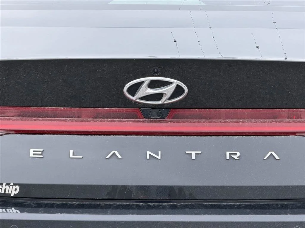 Used 2023 Black Hyundai Limited image 17