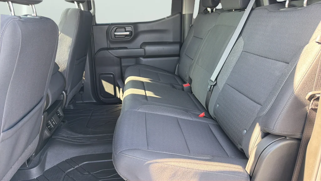 Used 2024 White Chevrolet Custom image 18