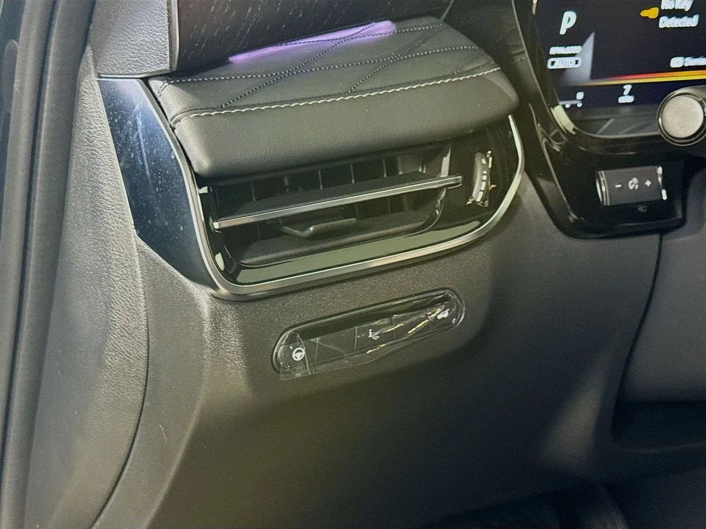 New 2027 2T DEEP EMRD INFINITI SPORT image 10