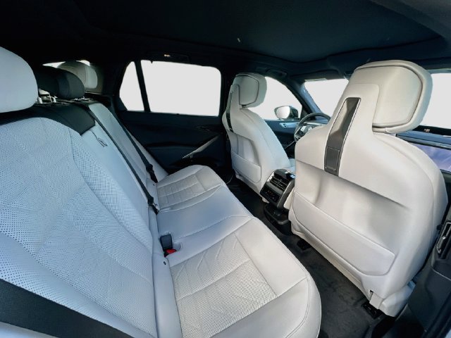 New 2027 White BMW xDrive40i image 19
