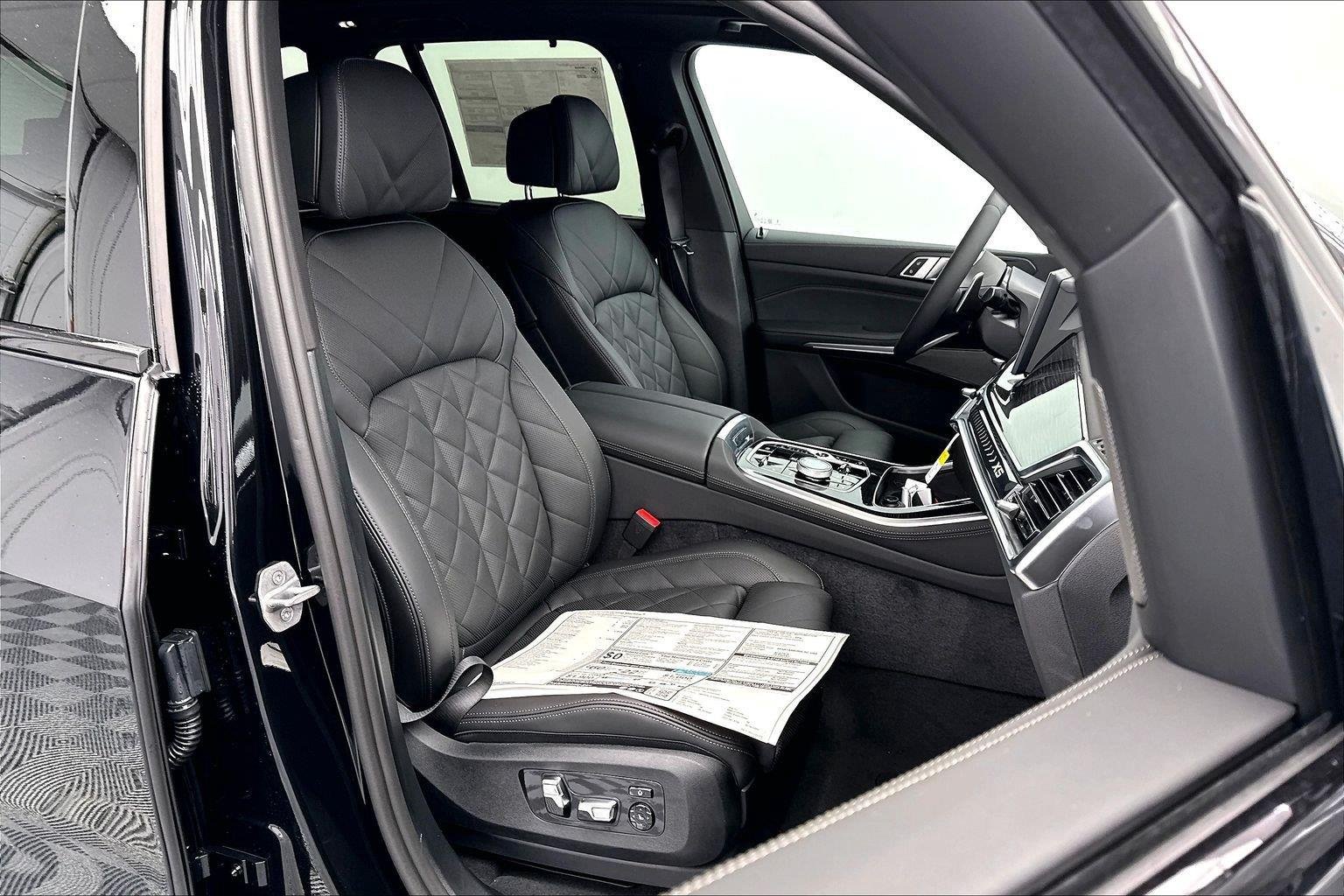 New 2026 Black Sapphire Metallic BMW xDrive50e image 36