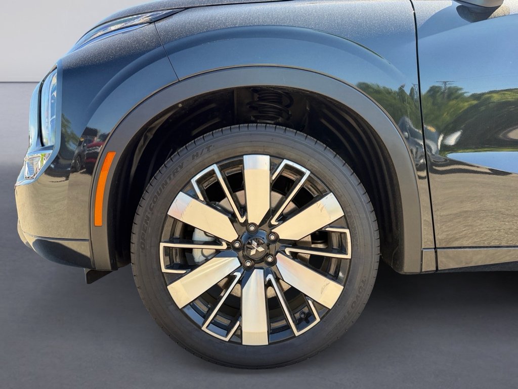 New 2026 Black Diamond Mitsubishi SE image 9