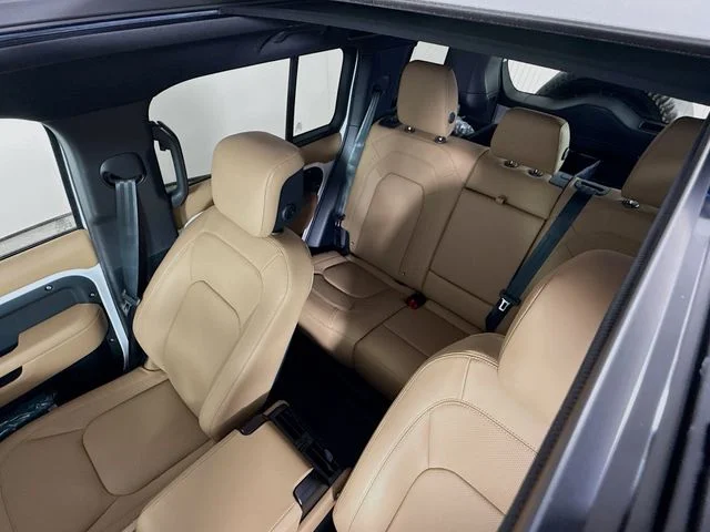 New 2026 Fuji White Land Rover X-Dynamic SE image 14