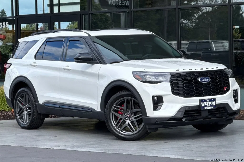 2025 Ford Explorer ST - Photo 1