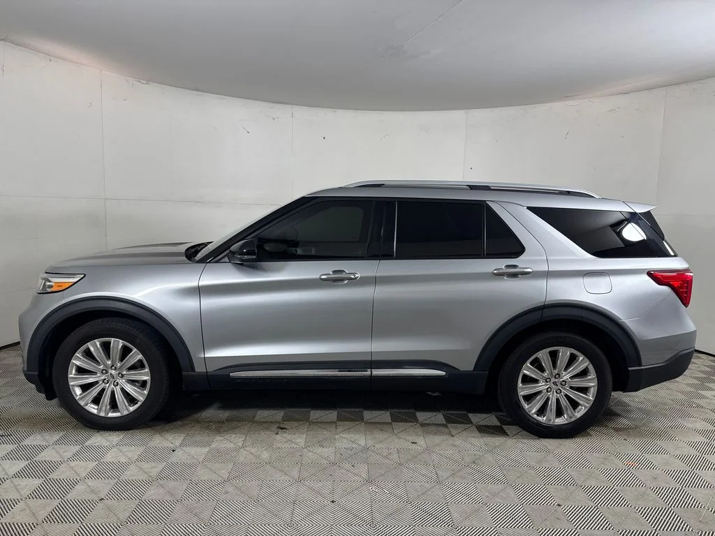 Used 2023 Silver Ford Limited image 8