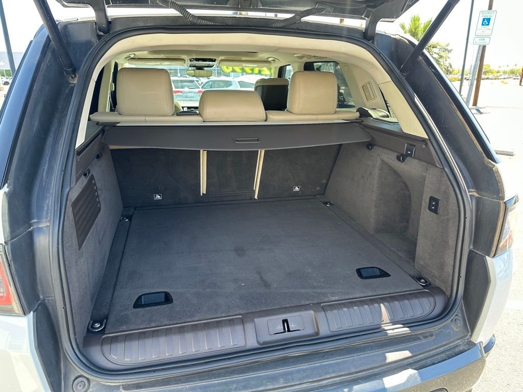 Used 2019 White Land Rover HSE image 18