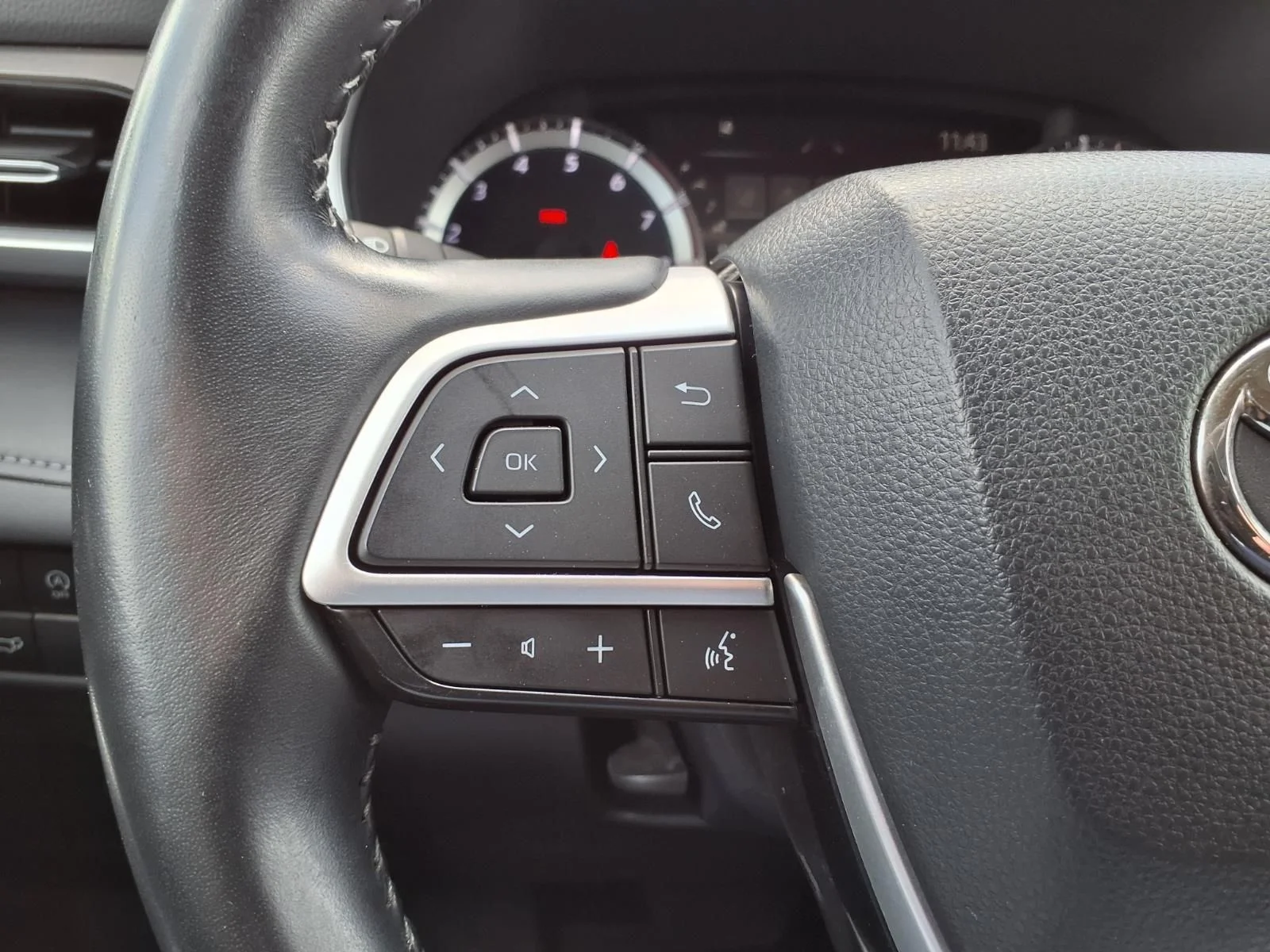 Used 2023 Gray Toyota XLE image 22