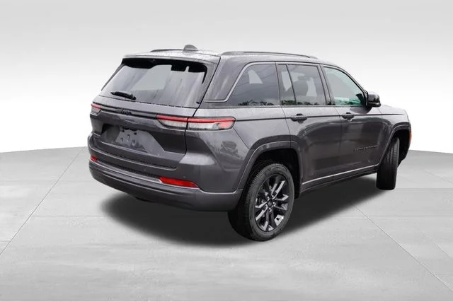 New 2026 Baltic Gray Metallic Clear-Coat Exterior Paint Jeep Limited Reserve image 3