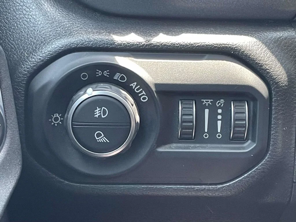 Used 2022 Green Jeep Mojave image 27