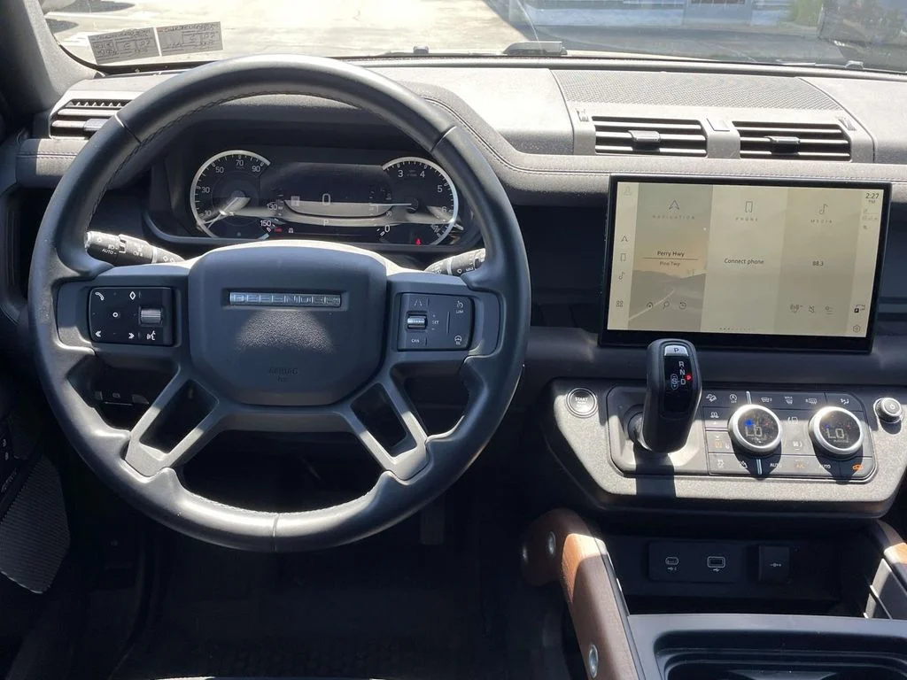 Used 2023 Santorini Black Metallic Land Rover X-Dynamic SE image 24