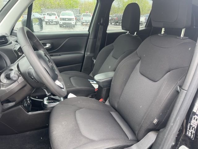 Used 2023 Black Jeep Latitude image 12