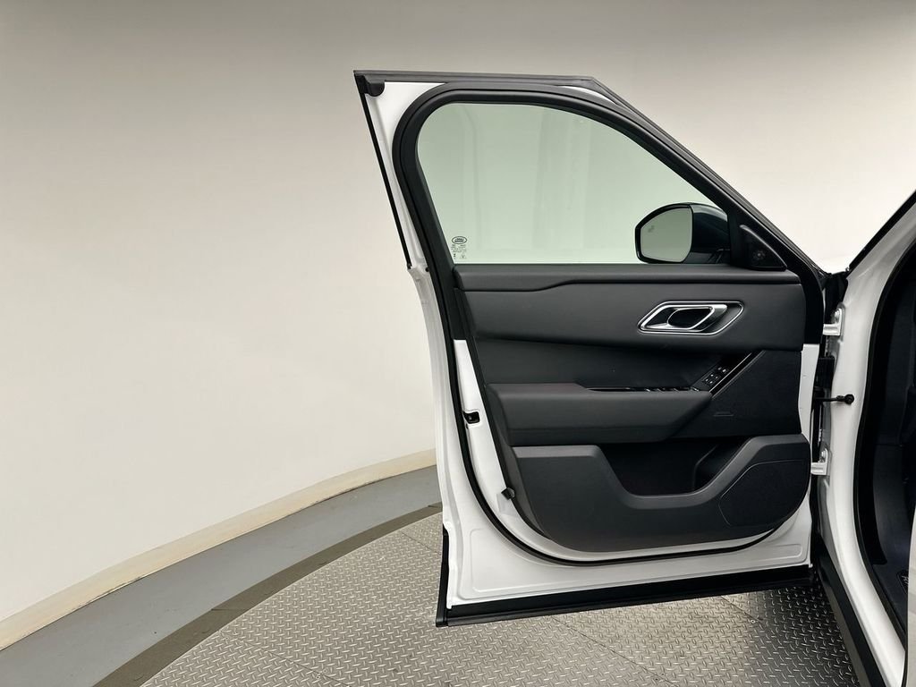 New 2026 Fuji White Land Rover S image 9