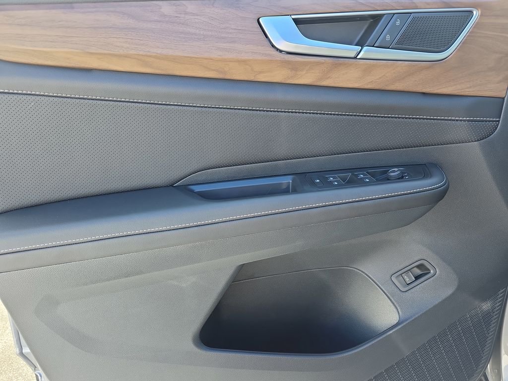 New 2026 Silver Volkswagen 2.0T SE w/Technology image 7