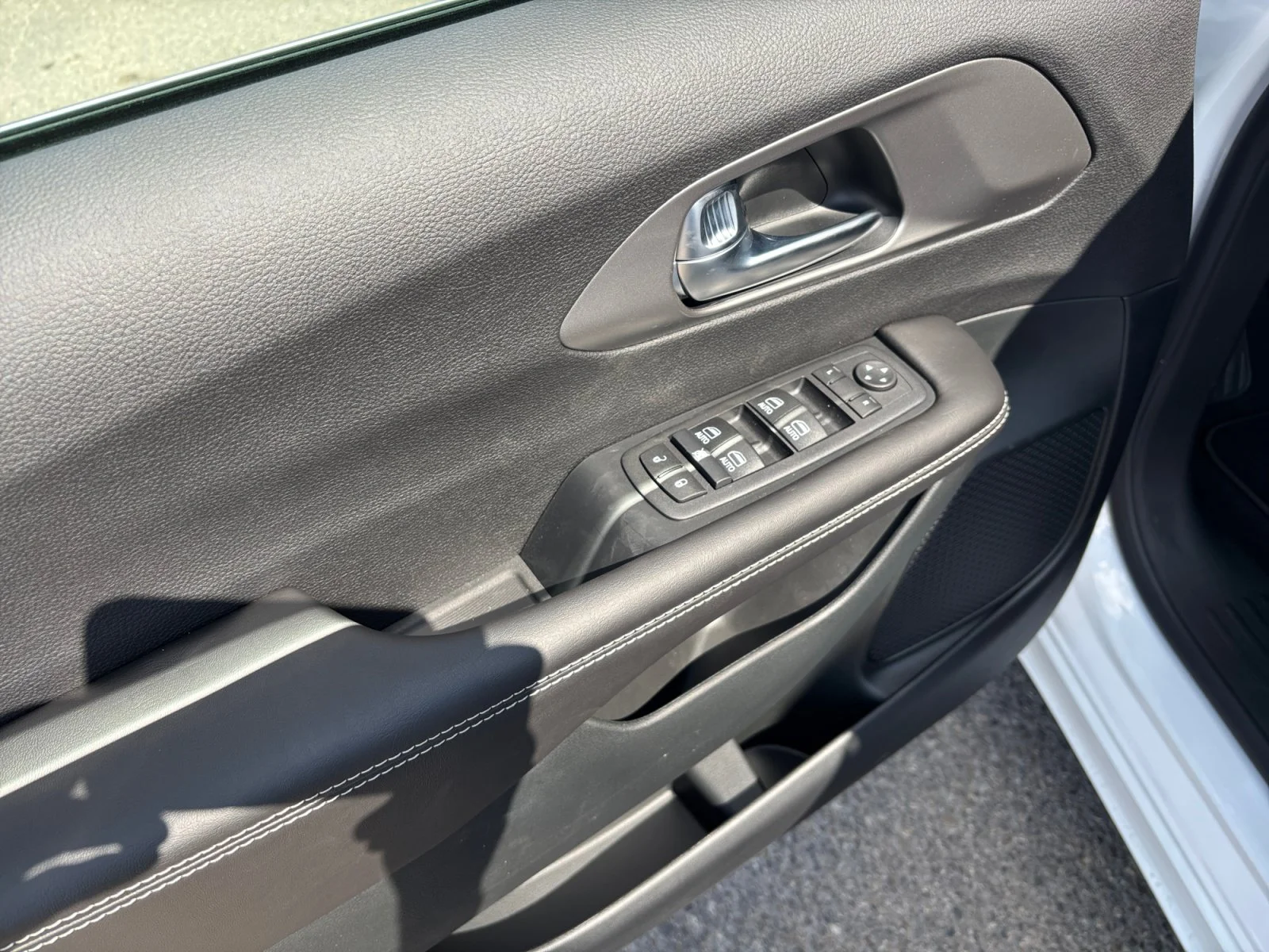 New 2027 Bright White Chrysler SXT image 11