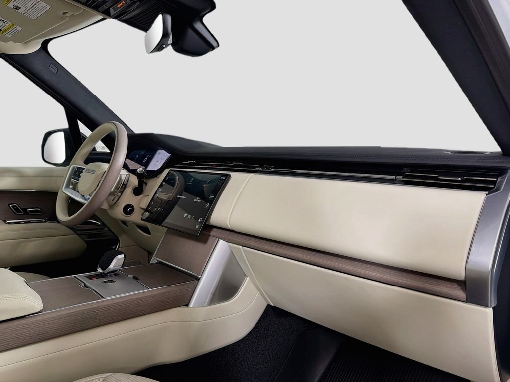New 2026 Fuji White Land Rover SE image 31
