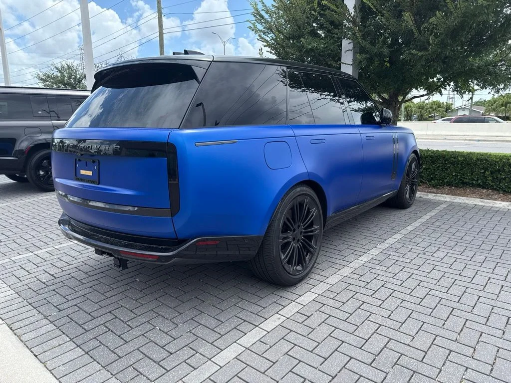 Used 2026 Velocity Blue SV Bespoke Ultra Metallic Satin Land Rover SE image 5