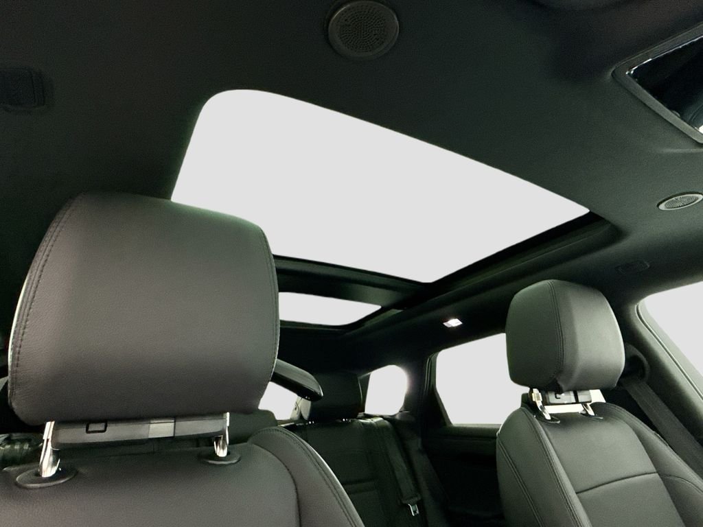 New 2026 Arroios Grey Metallic Land Rover S image 18