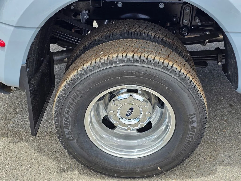 New 2026 Glacier Gray Metallic Tri-Coat Ford F-350® Platinum® image 8