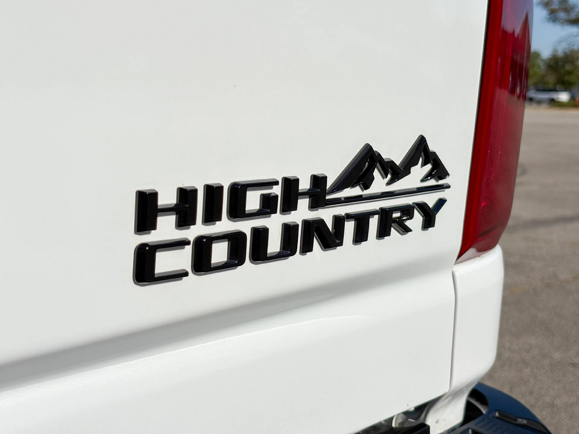 Used 2024 White Chevrolet High Country image 9